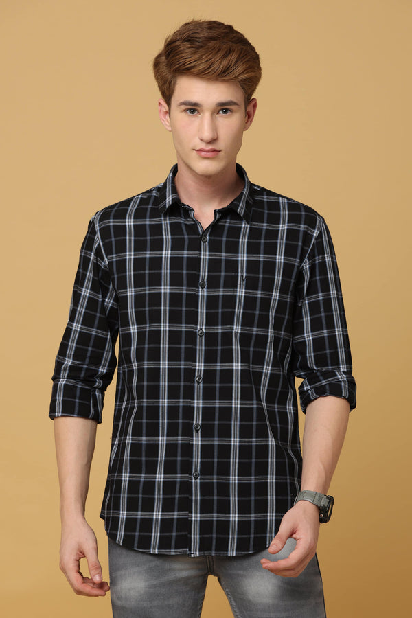 IVYN Black with white check shirt (image 6)