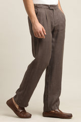 IVYN Pure Linen Pleated Trouser detail view in Chocolate Brown