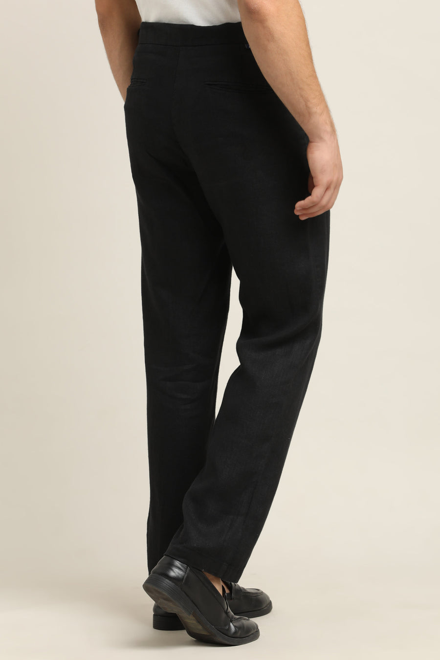 IVYN Pure Linen Pleated Trouser in Jet Black