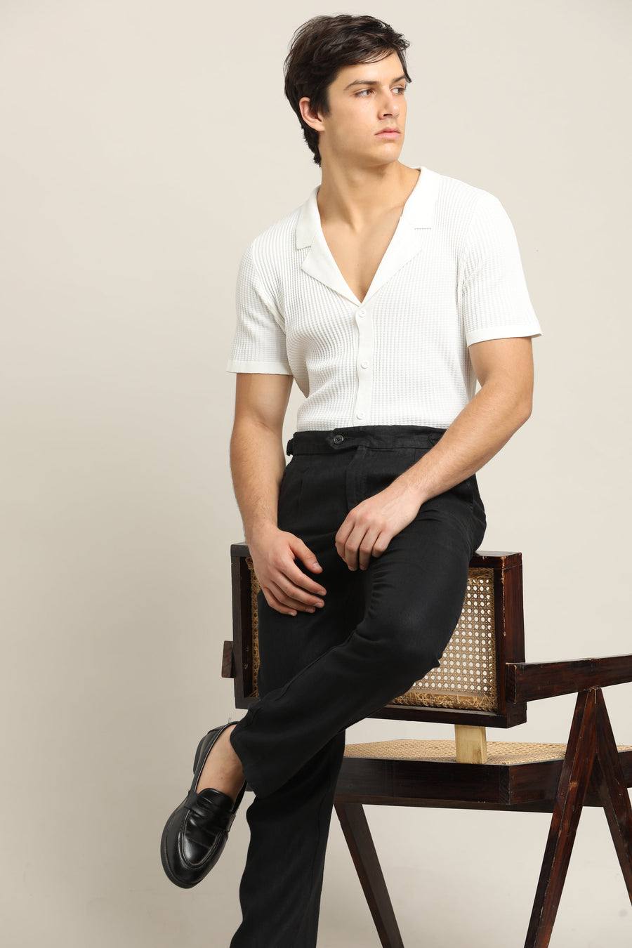 IVYN Pure Linen Pleated Trouser in Jet Black