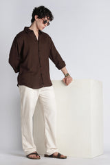 Men’s ecru linen-blend trousers in a full-length standing look