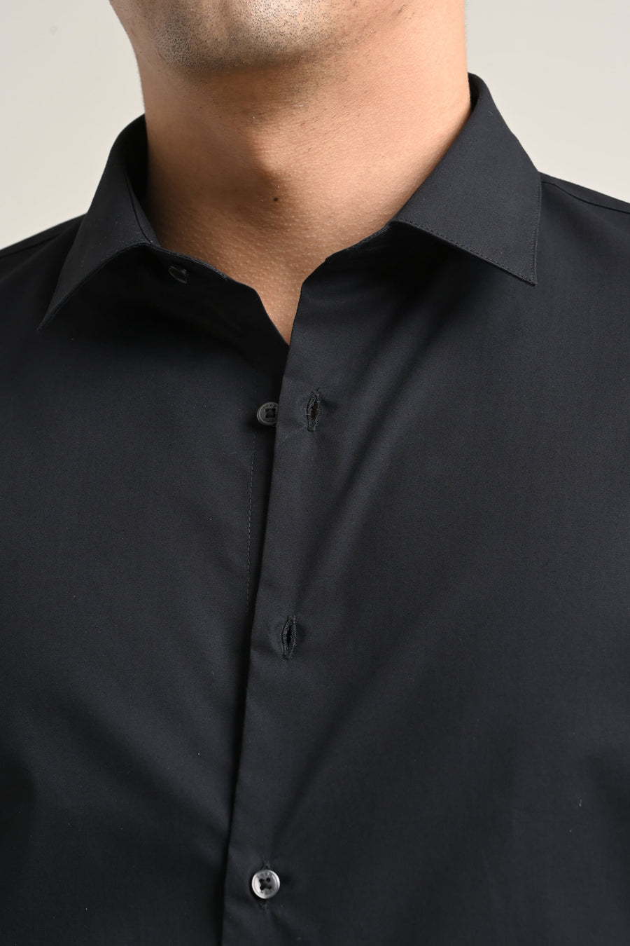 IVYN Stretch Solid Shirt detail view in Black