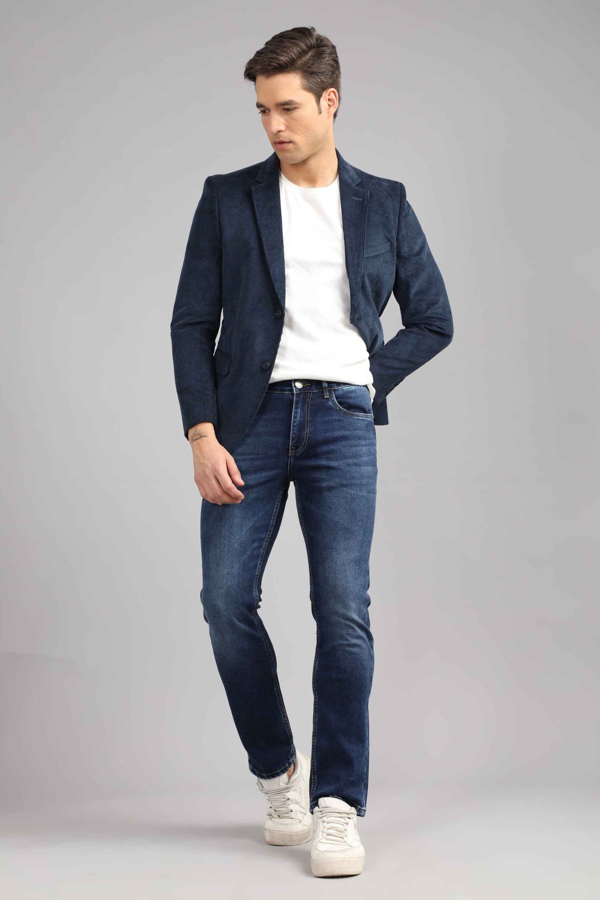 Straight Fit Jeans in Classic Blue